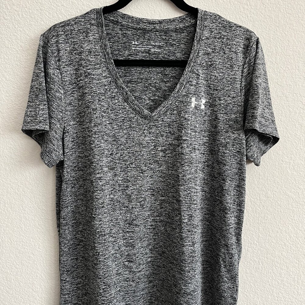 EUC Women’s Under Armour L Heatgear V Neck Tee Short Sleeve Size Large